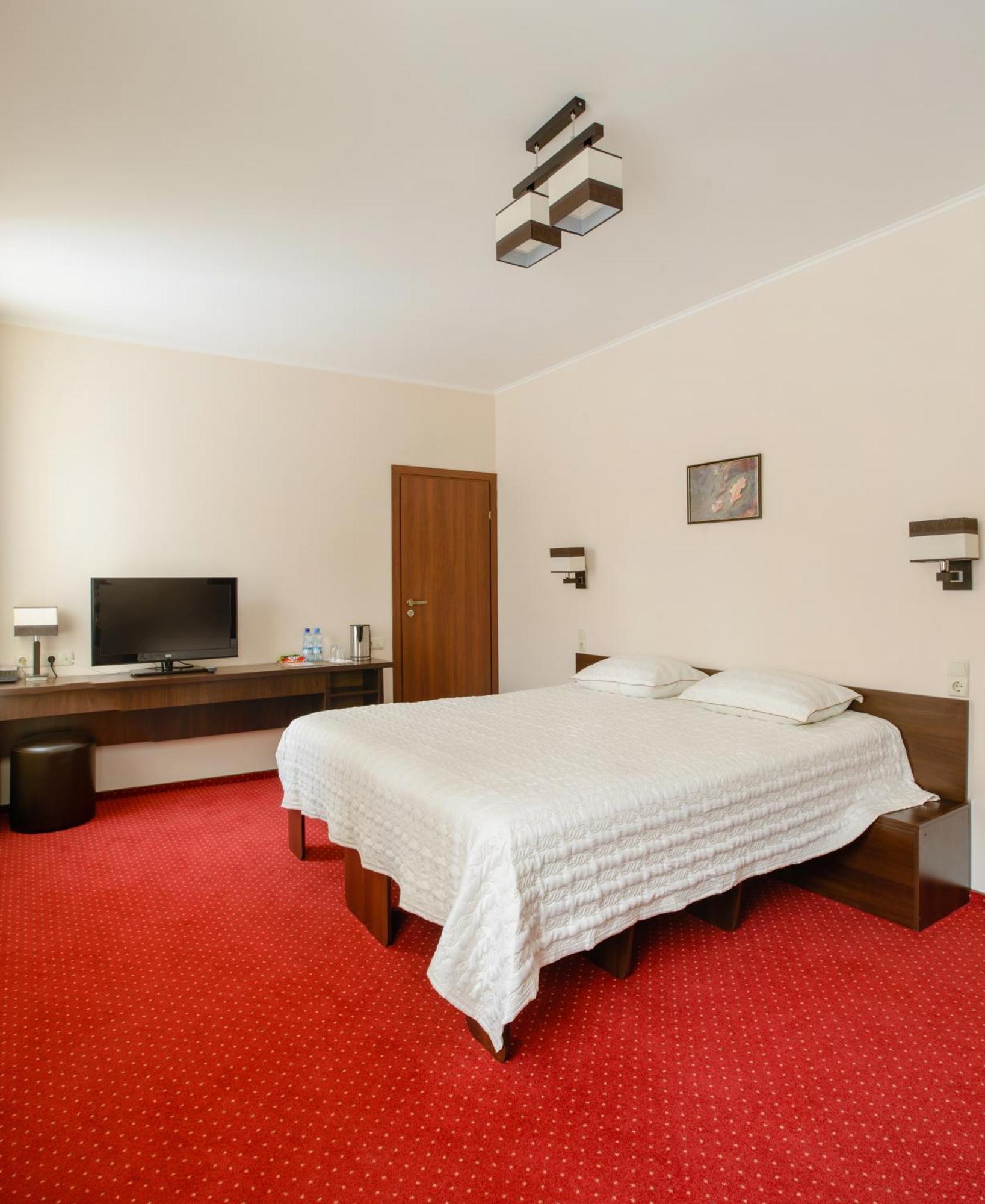 Hotel 12 Charkiw Zimmer foto