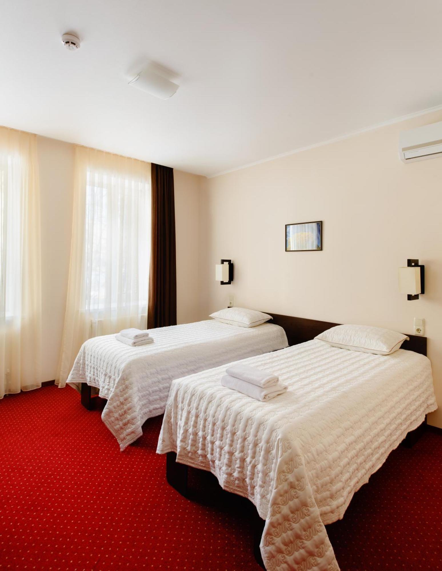 Hotel 12 Charkiw Zimmer foto