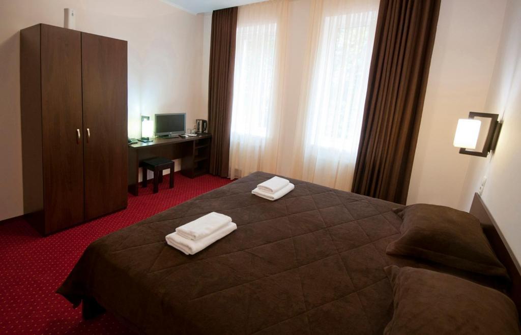 Hotel 12 Charkiw Zimmer foto